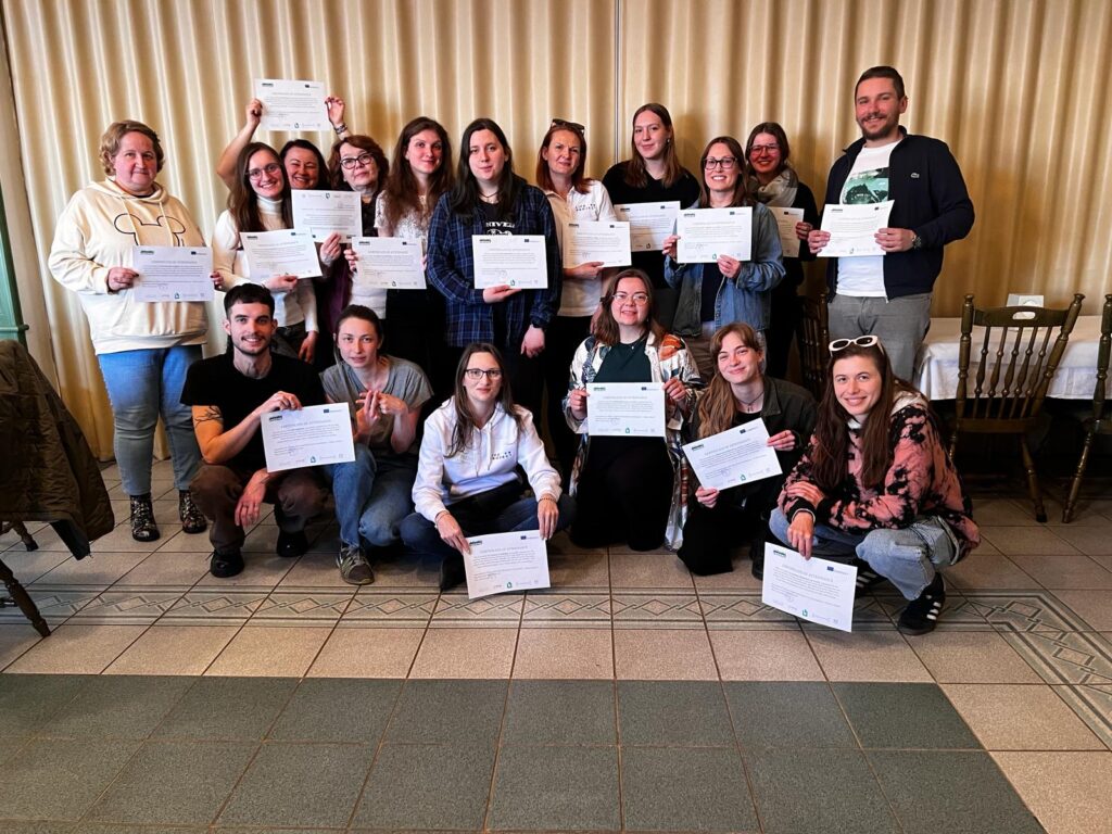 Zespół Youth Workerów z projektu #newMe - Polska, Niemcy, Ukraina, Macedonia Północna, Czechy